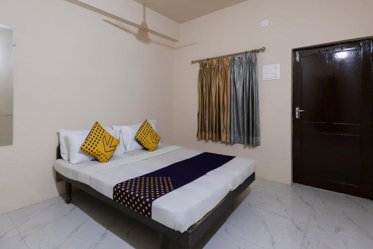 Spot On 64818 Hotel Minal Jāmnagar Екстериор снимка
