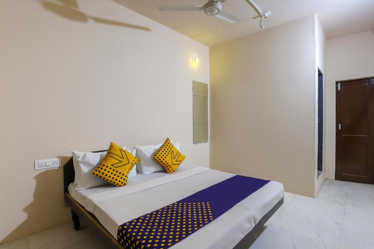 Spot On 64818 Hotel Minal Jāmnagar Екстериор снимка
