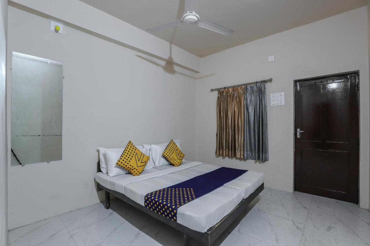 Spot On 64818 Hotel Minal Jāmnagar Екстериор снимка
